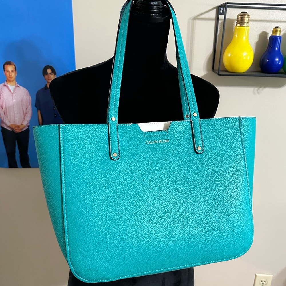 Calvin Klein Dilan Medium Tote